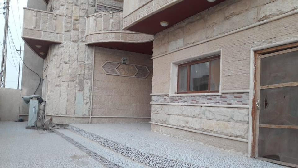 الموقع  العلم حي الجمعية الاولى ثاني شارع يمين بعد فلكة عبد الله الجبارة
المجرة تل الريجيم
922\103

البيت للبيع بناء درجة اولى
4 غرف وحدة سويت بحمام بي بانيو وصحيات ماركة تركواز تركي خلاطات ماركة تركية
استقبال + هول + مطبخ ومخزن
عدد الصحيات 3 
مغاسل تعليك ماركة تركواز الصحيات الرئيسية داخلها شاور سيراميك الصحيات صدفي اسباني درجة اولى
سيراميك البيت كامل ايطالي 
البيت تغليف داخلي ضد الحرارة مع تغليف بي دي اف
الكراج يحوي 3 سيارات تطبيك الكراج والممرات الجانبية سيراميك 
السطح بالكامل شتايكر
الشبابيك تغليف كامل طبقتين جام
بيت خير من الله ومتعوب عليه 
الشراي يتواصل بهذا الرقم ويتدلل 

***********
