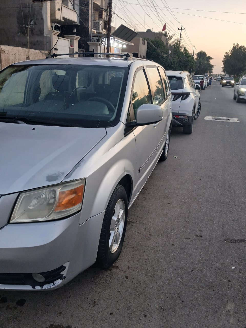 دوج كرفان موديل 2008 
رقم بغداد 
بيبان كهربائي كشنات كهربائية 
محرك 3800 
تبريد تدفئة شغال 
السعر 95 وبيها مجال 
***********
