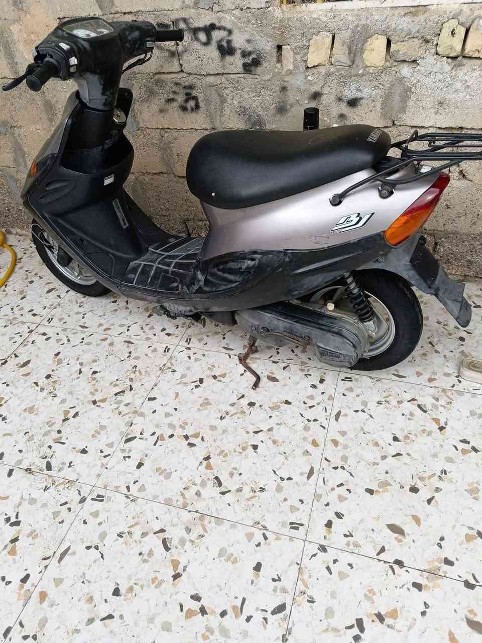 دراجه للبيع يوماها ام تسعه زروف ياباني   استان كهربائي  دراجه فحل سعر 800 وبيها مجال{{***********
