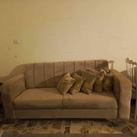 قنفات ١٠ مقاعد • شاشة ٥٥ • ميز وكراسي