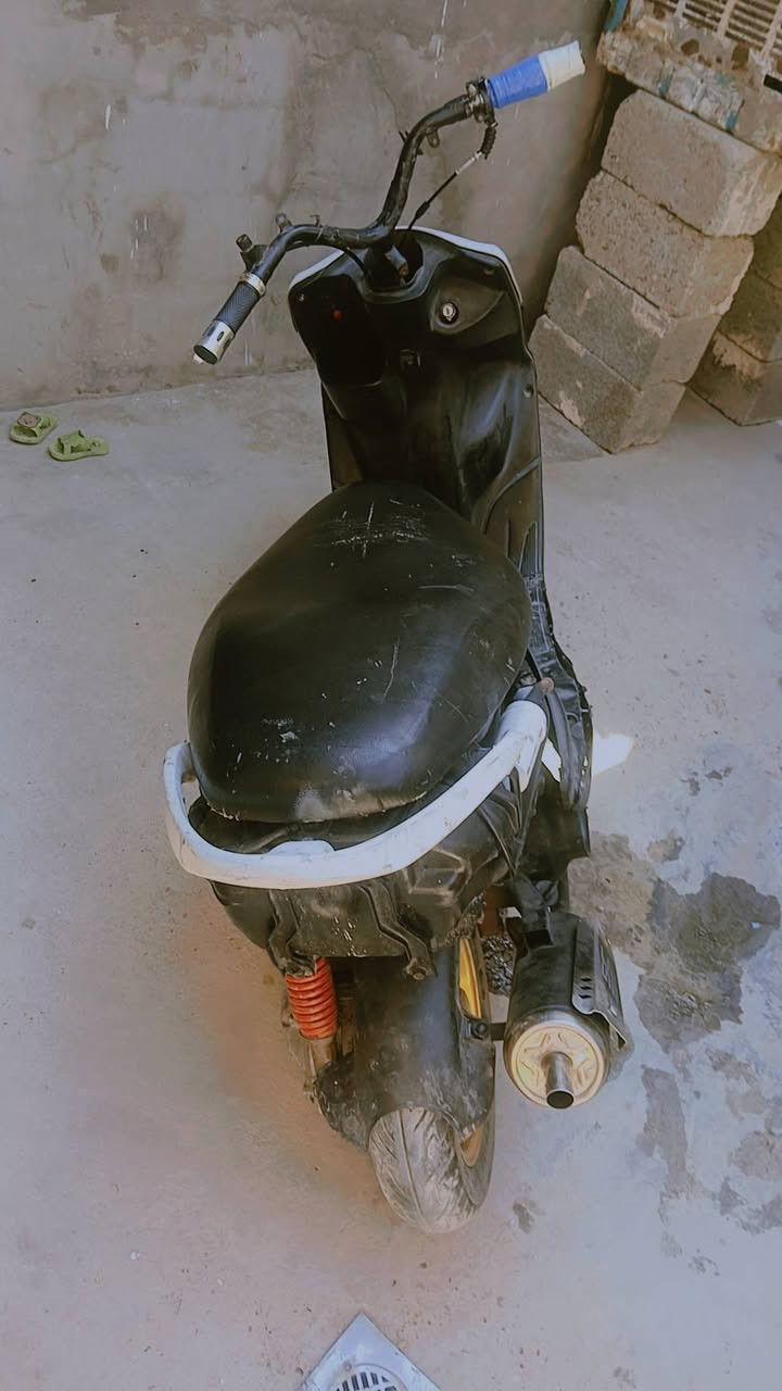 سلام عليكم دراجه للبيع سكنس قجمه دراجه الباتري كاعد جانت تشتغل ومابيهه شي وذب دهن من جوه قريب عل صره عنواني بغداد المشتل رقم الهاتف *********** واتساب موجود
