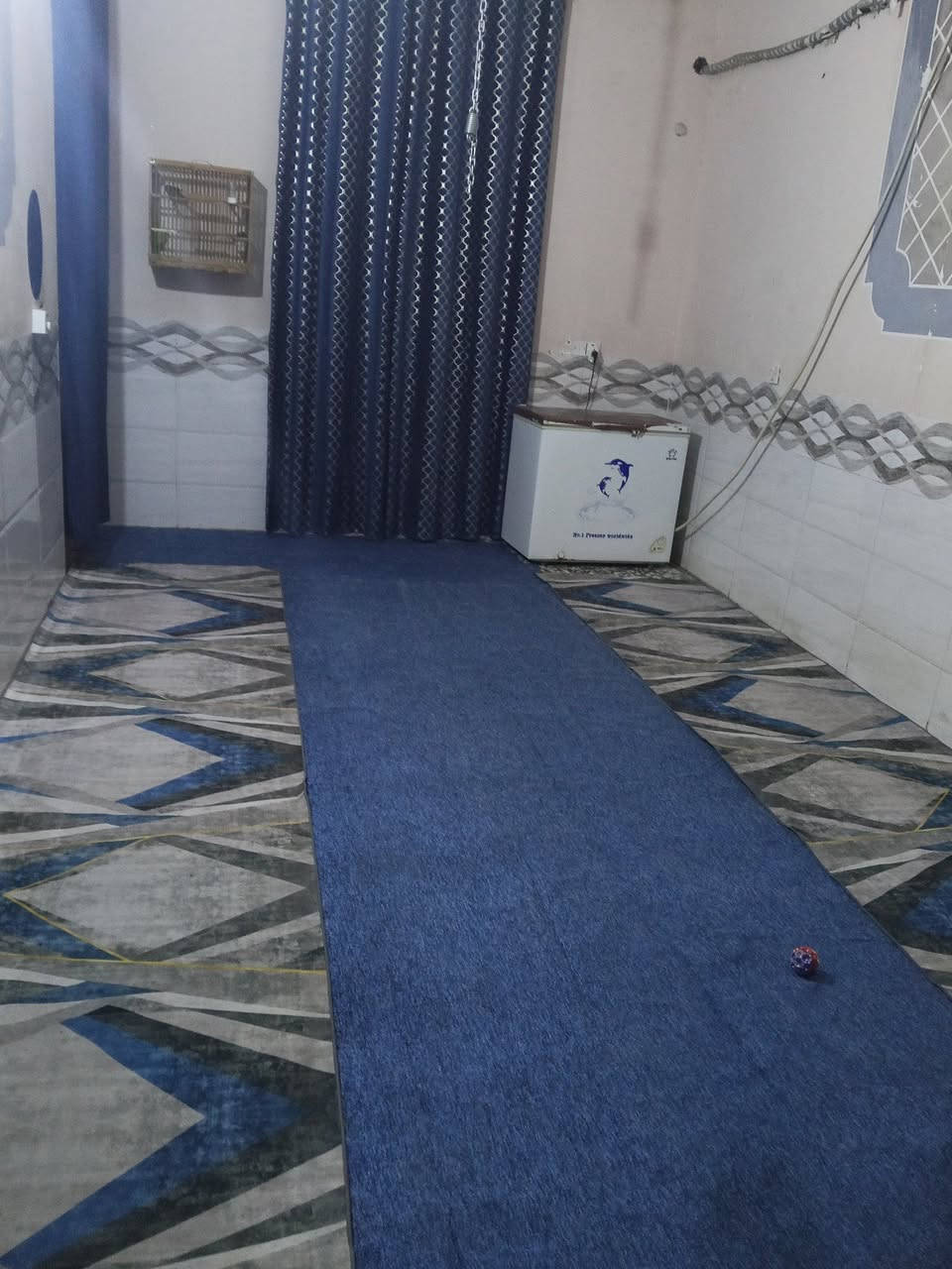 السلام عليكم بيت للبيع مساحته 114
طابقين يحتوي على 3غرف وملحقاته 
سند 25 مباشر من أبو الكاع 
سعره مناسب يتوفر بلقرب منه مدارس كامله 
اسواق افران مولده 
البيت يقع على ساحه وشارع تبليط امام الساحه 
طريق البوبيات عمود 86بدايه الحر الصغير خلف اسواق السلطان الشراي يدلل 
اهلا وسهلا بحضرتكم ***********
***********
