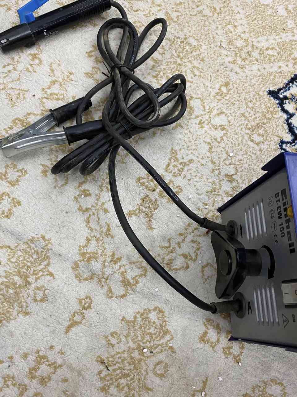 السلام عليكم مكينة لحيم الماني ملف نحاس ثقيلة وزنها 10 كيلو  جديدة بالة بلكارتون حته الكتلوك وياها المكينة مو الكترونية صيني هاي ملف نحاس الماني السعر 150 وبيه مجال للطيبين


**إذا كنت صاحب هذا الإعلان وتريد حذفه لأي سبب، رجاءا أرسل رسالة إلى الدعم الفني**