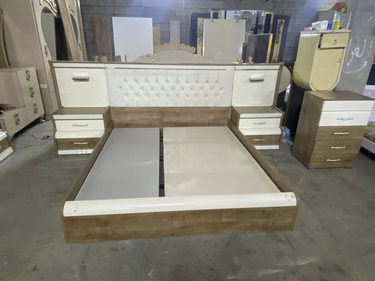 غرفت نوم تركي 6 قطع شرط الانضافه السعر ع رقم. ***********66  عنون. كركوك. يوجد أنواع الغرف  وانسب الأسعار.
