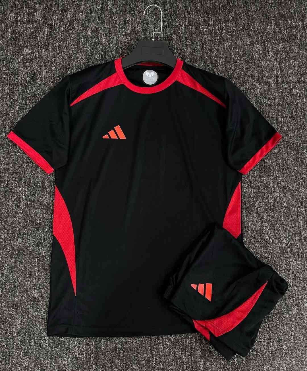 بسم الله الرحمن الرحيم 

دريس وشورت اصلي 

قماش مثقب خلية النحل 

قياس /ML/XL/XXL

يوجد توصيل لجميع المحافظات 

للاستفسار خاص او على ***********واتساب
