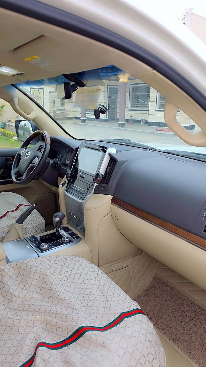 لاندكروز فطيم فول الفول موديل ٢٠١٧ محرك ٨سلندر ٤٦٠٠
مكفوله كفاله عامه سياره جديده وضع شركة 
سعر ٥٢٥$ اتصل وتشلع عيوني بس لاتراسل 
***********
