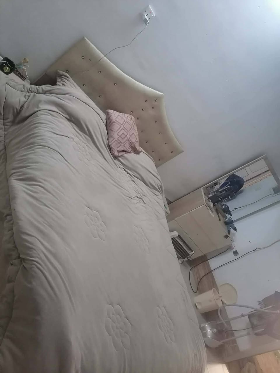 غرفة نوم للبيع 200وبيها مجال الاستفسار واتساب ***********
