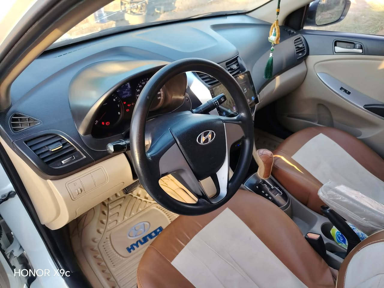 السلام عليكم سياره اكسنت 2016 مكفوله فقط ربع جاملغ الكدام صبغ بدون ضربه ولا فتح  محرك 1400 جديده وجاهزه تخم تاير حداديه كهربائيات شاشه تخم سماعات بلاجكتور زنون سنويه لل 27 راعيها جيراني مشروع وطني 5 ويل كب اشاير بلمري ارضيه وكشنات مغلفه سياره جديده وحلوه السعر 95 وبيها مجال *********** غير متواجد ع الفيس
