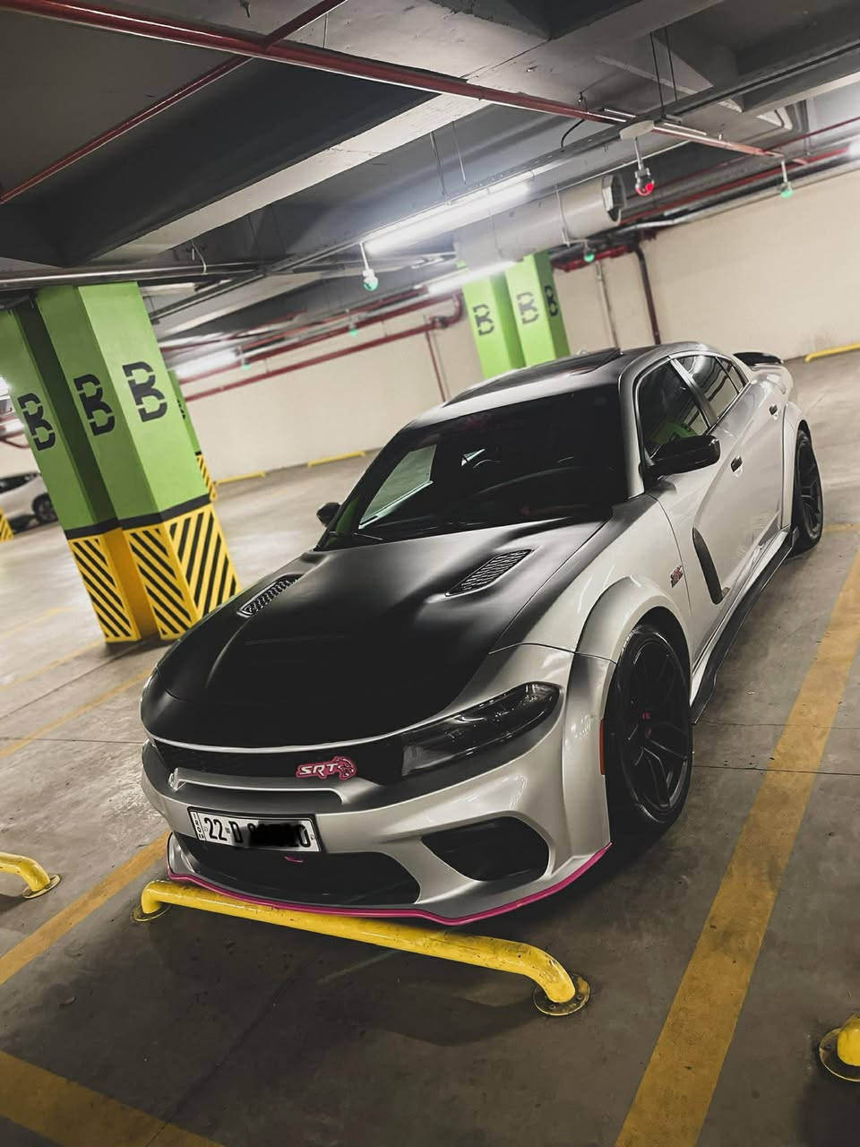 ‎اسلام عليكم اخوان النادرة للبيع 
‎دوج جارجر سكات باك وايد بودي . Scat Pack . 

‎الموديل : 2021 . (٣ قطعة ) 
‎المحرك : SRT . V8 . 6.4

‎ المواصفات : 

‎* وايد بودي. 
‎* مكابح رياضية (برمبو) . 
‎* لايت LED . 
‎* اللايت زنون . 
‎* فتحت سقف (سلايد) . 
‎* نقطة عمياء . 
‎* كاميرا خلفية . 
‎* امكانية التحكم بوضعيات المقود كهربائيا . 
‎* كزوز سستم . 
‎* حساسات خلفية . 
‎* ويل قياس 20 أنج 
‎* سستم صوت ALPINE . 
‎* تشغيل عن بعد . 
‎* مقاعد رياضية من الجلد الفاخر . 
‎* ذاكرة لحفظ وضعيات الجلوس (ميموري) . 
‎* المقاعد الأمامية تبريد وتدفئة . (سقف روز رولیس)
‎* نظام خرائط GPS . 
‎* شاشة كبيرة قياس 8.4 أنج اوپشنات SRT 
‎* تدفئة ستيرن . 
‎* كير شفتر بالستيرن . 
‎* جناح خلفي . 
‎* بلوتوث تلفون . 
(***********)
واتس فايبر
