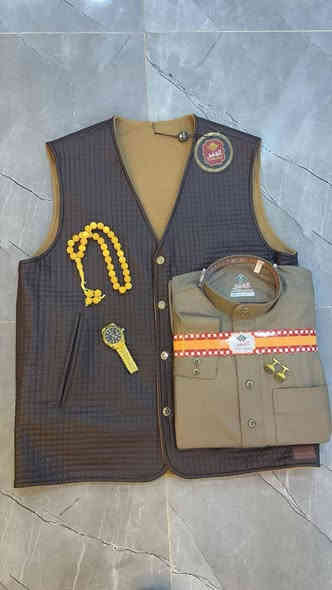 ✨ كشخة المسعودي للزي العربي ✨
👨‍💼 بإدارة أبو سيف المسعودي
نقدم لكم أفخم وأرقى مستلزمات الأناقة الرجالية الكلاسيكية:
🌟 تشكيلاتنا المميزة 🌟
• الدشداشة الرجالية الفاخرة
• العكل والشماغ
• اليلك ذو الوجهين
• الفروات الرجالية الشتوية
• شحاطات طبية مريحة
• تنسيقات مختلفة تناسب الذوق الكلاسيكي الراقي
📍 العنوان
الإمام عون (ع) - قرب أزياء كريم
📞 للاستفسار والتواصل
 الرقم:
***********
