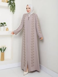 عبايات نسائية • ١٥٠ قطعة • مقاسات ٤٤-٥٤