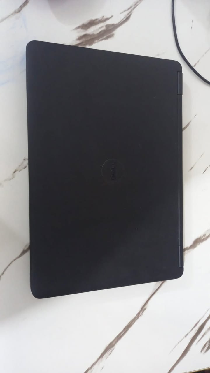 السلام عليكم ورحمة الله وبركاته،
​للبيع جهاز لابتوب Dell Latitude E7450 (من فئة الأعمال النحيفة والمقاومة)، والجهاز بحالة ممتازة ومناسب جداً للدراسة، التصفح، والبرامج المكتبية.
​💻 مواصفات الجهاز بالتفصيل:
​المعالج (CPU): Intel Core i7-5600U (الجيل الخامس).
​الذاكرة العشوائية (RAM): بحجم 8 جيجابايت من نوع DDR3.
​الهارد (التخزين): بسعة 256 جيجابايت من نوع SSD السريع.
//فقط يحتاج تبديل بطاريه //


**إذا كنت صاحب هذا الإعلان وتريد حذفه لأي سبب، رجاءا أرسل رسالة إلى الدعم الفني**