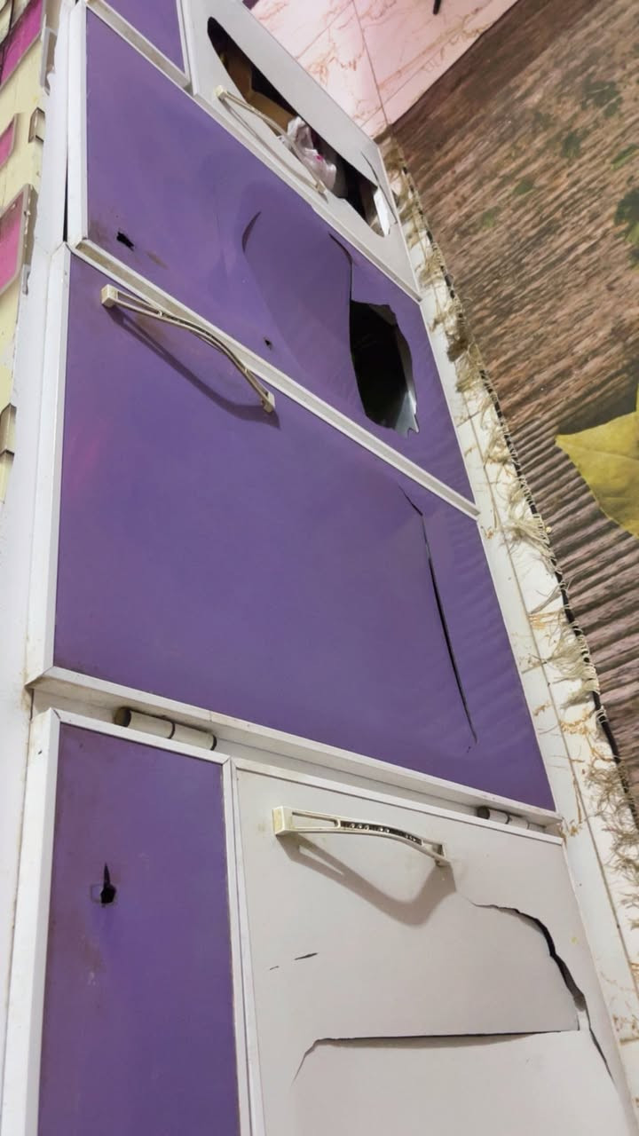 السلام عليكم كاونتر 10 قطع للبيع مابي شي فقط 3 اشياء الكاونتر السفلي للمواعين وايد الجراره السحب مال السنك والسحب ، السعر 500 وبي مجال .


**إذا كنت صاحب هذا الإعلان وتريد حذفه لأي سبب، رجاءا أرسل رسالة إلى الدعم الفني**