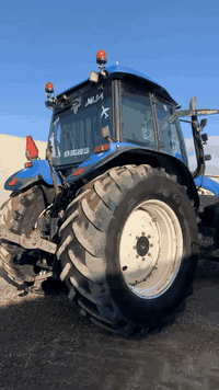 نيهولند للبيع حجم155 موديل2003گير و مكينه مو مفتوح فول فول اوتوماتيك رقم موبايل(***********)
