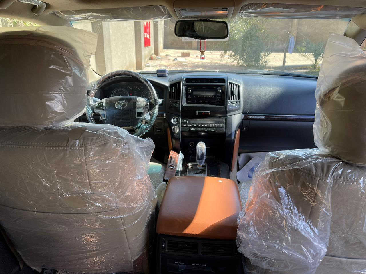 سلام عليكم الاندكروز 2011محدث 14
سياره  كير ومكينه خير من الله سياره ستينينه 
الاستفسار اتصل***********
245ورقه وبيها مجال
