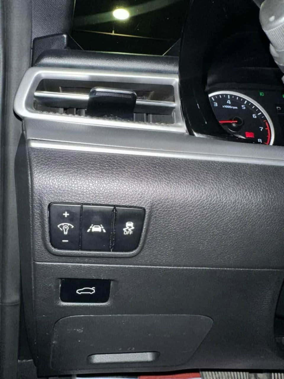 كي فايف   موديل 2023 للبيع
Kia K5 GT -line
( السيارة ليبل واحد بدون صبغ بدون تبديل حادث ألسياره  موجود بالصور رقم اربيل  تريد تحويل او وكاله )

مواصفات السياره : 

1- بصمه أبواب و تشغيل عن بعد 

2- كشن ألسائق كهرباء 

3- شاشه كبيره 

4- لد نهاري 

5- ويل كب 18 

6- شاشه عرض أعطال بالدشبول 

7- كروز سرعه ذكي ( مثبت سرعه) 

8- كشنات تدفئة 

9- سايد بريك كهربائي 

10- GPS 

11- صندوق كهرباء 

12- قيادة ذاتيه 

13- شاحن واير ليس 

14- تحديد مسار 

15- مخارج شحن امامي 

16- تو ويل المرغوب

17- لدات ضباب 

18- مانع أنزلاق 

19- كامره دواره 

20- حجم ألمحرك 1600 توربو 

السعر  215 $$ قفل 

للأستفسار  *********** / ***********
