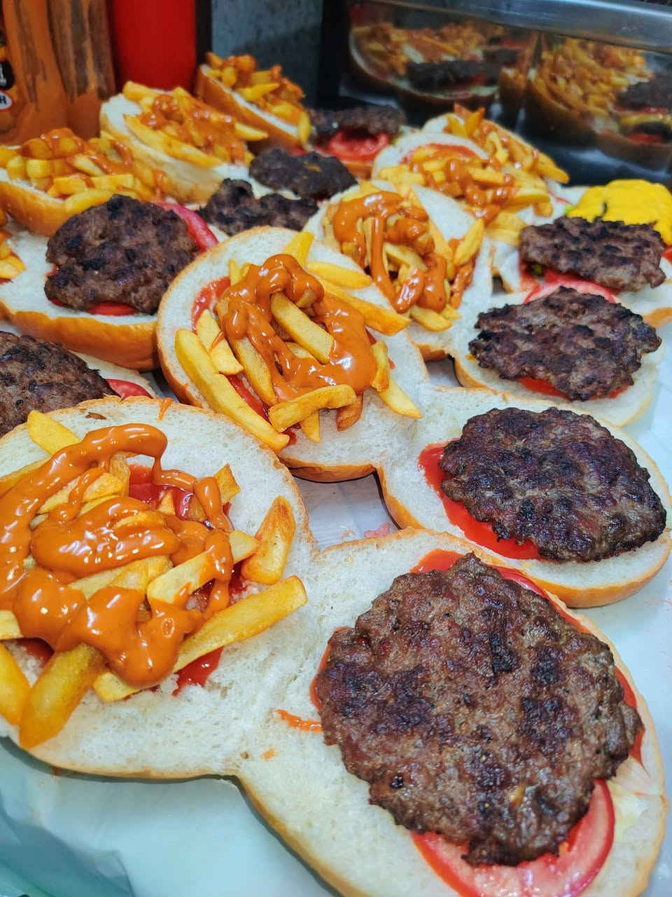 يتوفر جميع انواع البيتزا باسعار مختلفه ومناسبه
ريزو حسب الطلب 🥰👩‍🍳
ريزو بارد 4000
ريزو مدخن 4000
ريزو سبايسي4000
بيتزا بيبروني 6000
بيتزا لحم 6000
بيتزا دجاج 5000
بيتزا مشكل 5000
بيتزا زعتر 3000
بيتزا جبن 3000
بيتزا خضار3000
همبركر 2500
همبركر جبن 3000

يوجد توصيل  داخل الشورة وخارج الشوره
واهلا وسهلا بالجميع 
رقم واتساب ***********
https://www.instagram.com/chef_sawsan.1?igsh=MWE3azJxNzMwNmR2Yg==
