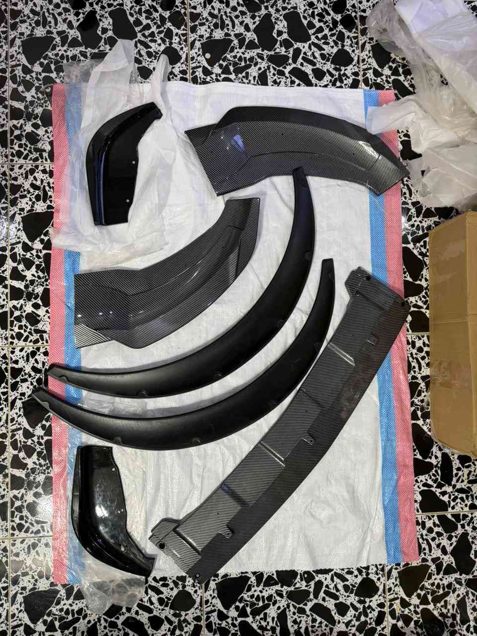 شارب مارسيدس مال امزون اصلي
جديد غير مستخدم 
نوع Glw 166
كاربون فايبر 
للتواصل واتساب 
***********
