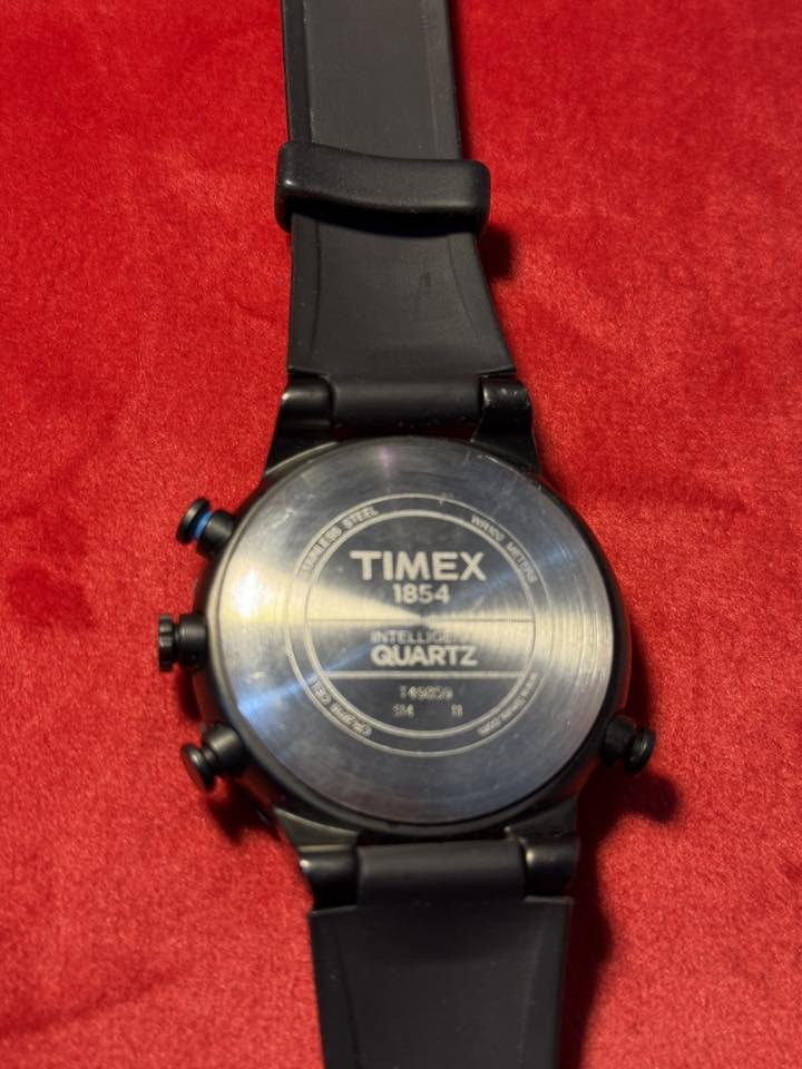 ساعة أصلية Timex Intelligent Quartz✨
🔹 الموديل: بوصلة + مقياس حرارة + مد وجزر
🔹 النوع: كوارتز – بطارية
🔹 الحالة: نظافة ممتازة
🔹 مناسبة للرحلات والأنشطة الخارجية
🔹 مقاومة للماء

📌 ملاحظة: لسنا تابعين لأي شركة أو علامة تجارية، نحن اسم مستقل فقط.

📞 للتواصل:
***********

🚚 يوجد توصيل مجاني لجميع محافظات العراق الحبيب
💰 السعر: 185 الف دينار شامل التوصيل
