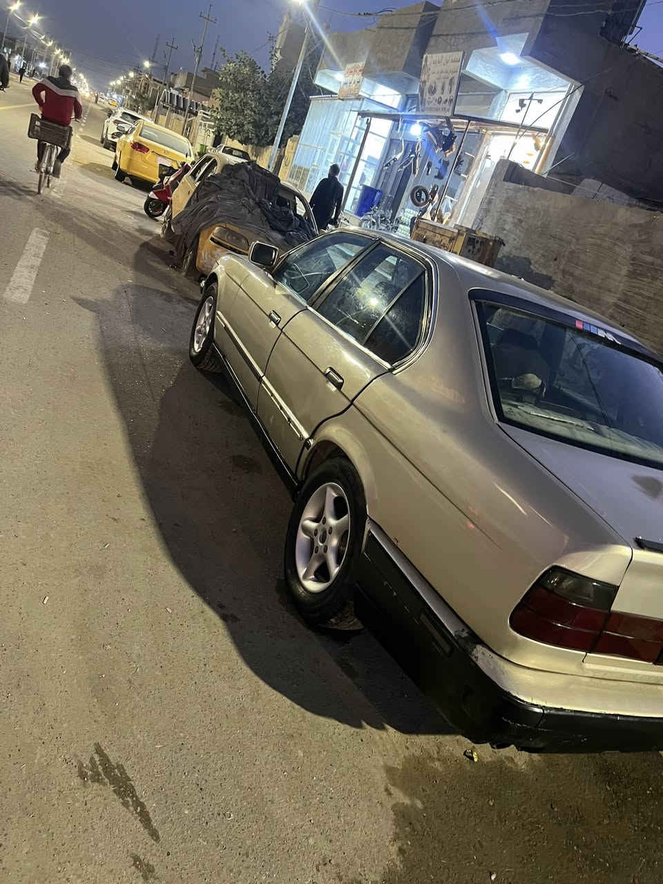 للبيع او مراوس 
520 مسكر عدل كير عادي ZF  نمرة قصيرة 
بالاصل 535 موديل 1992 
رقم انبار مشروع وطني شرط التحويل 

نواقص السيارة بسيطه 
تعديل الطخه بالجاملغ الامامي 
وجعمقة مال ستيرن ودشلي سلف 

سلايت طكتين 
جام كهرباء 

كير محرك مكفولات 
صدر جديد 
تايرات نظيفه 
باتري جديد
***********
***********
