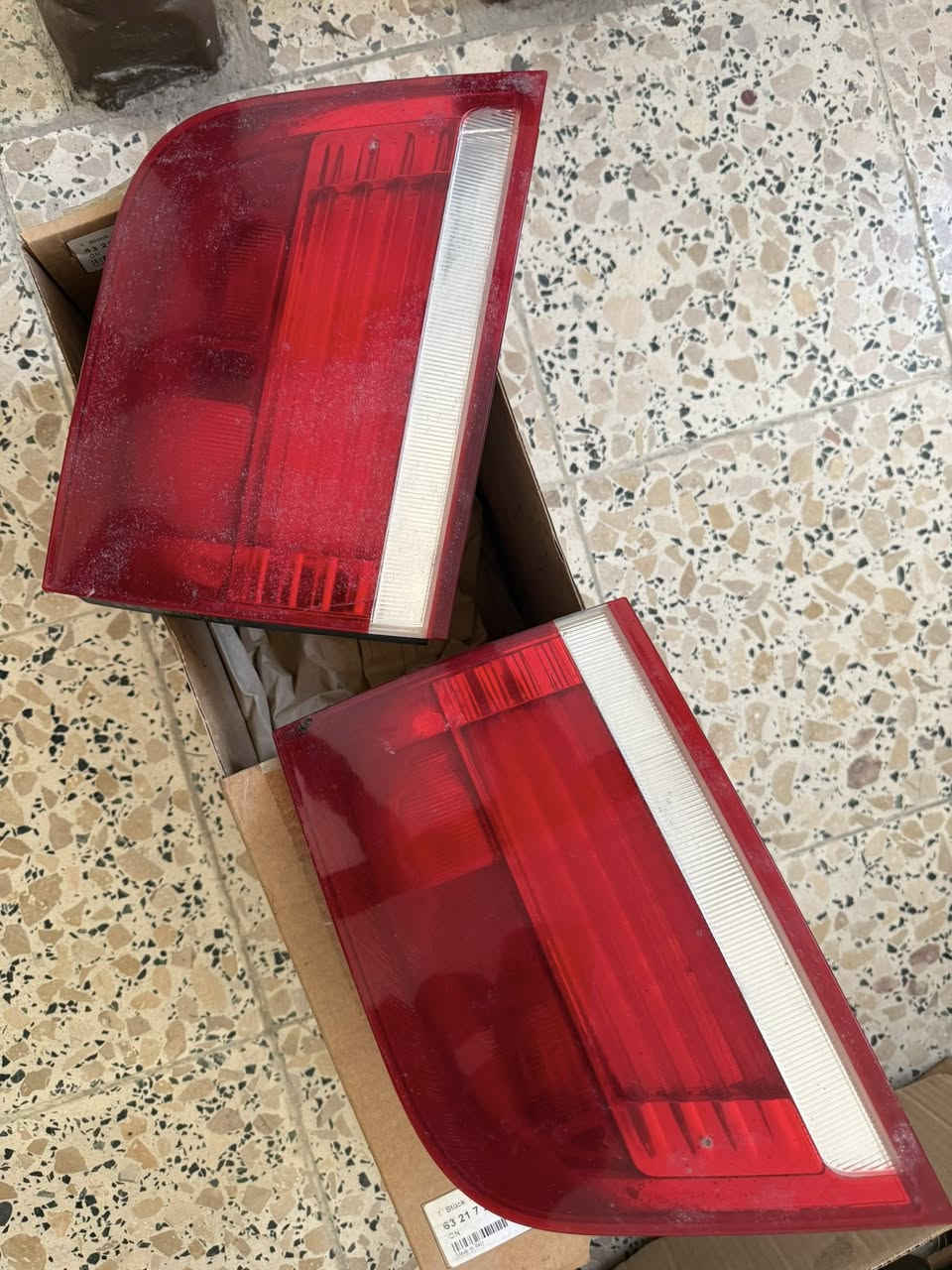 السلام عليكم شباب عندي غراض للبيع انجكترات كاز والمسطره والبوراي و صونداتها  مال E60 وترهم على E70  القديم يعني جوه2007 وطرمبه شغالة هيه وجوزتها و لبة تربو نضيفة صوندة انجكترات مال X5 او X6 2007  و فوك و عمبار بريك X5 كلهن ذني مال تفصيخ حاوية وعندي الفرس مال X5و شاشة الاصلية مالتها و درع X5 و عندي بانوراما بيها الجاماتدرايم شفتات وصدر خلفي  و بعد غراض قيم و اخذ  رقمي ***********
