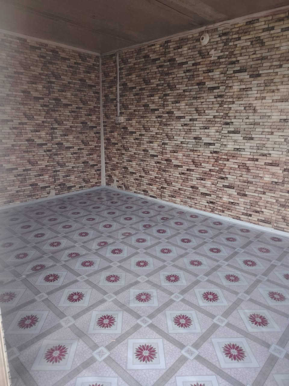 كرفان 
كرفان 3*4 
مستعمل نضيف كهربائيات كامله 
المكان بغداد
الرقم ***********
