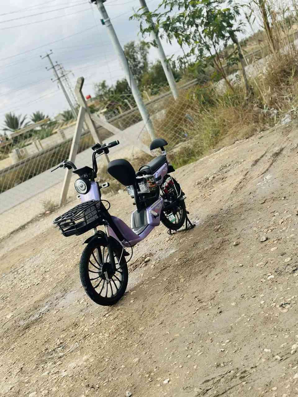 السلام عليكم بايسكل شحن لبيع مديل 2024مكفول من اي تصليح 4بطاريات كلوب لد بصمه تشغيل عن بعد نضيف كلش شاشه السعر 550وبي مجال حك الجيه فقط مكان كربلاء الحسينيه عطيشي والرقم ***********
