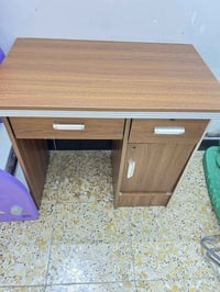 لاب توب • ميز