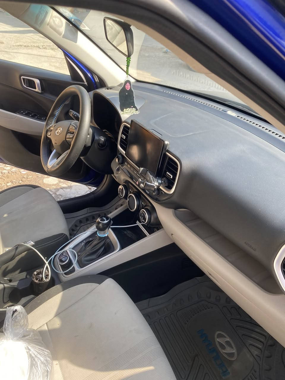 السلام عليكم
فينو هونداي موديل 21

ماشيه 50 ميل 

1/1

تحكمات ستيرن 

تدفئه كشنات 

3 انضمه قياده 

فتحه بصمه تشغيل ع بعد

ويل رياضي لايتات زنون اصلي 

كشاف ليلي رادار خلفي وجانبي وامامي

تحديد مسار بريك تلقائي 

شاشه تدعم كار بلي 

سياره مناقصها شي وخير من الله 

مكان السياره بغداد البنوك 

السعر 125$ وبي مجال اي استفسار وبل خدمه🤍
ملاحضه البنيد والقماره مغلفه اسود طافي للجماليه
***********
