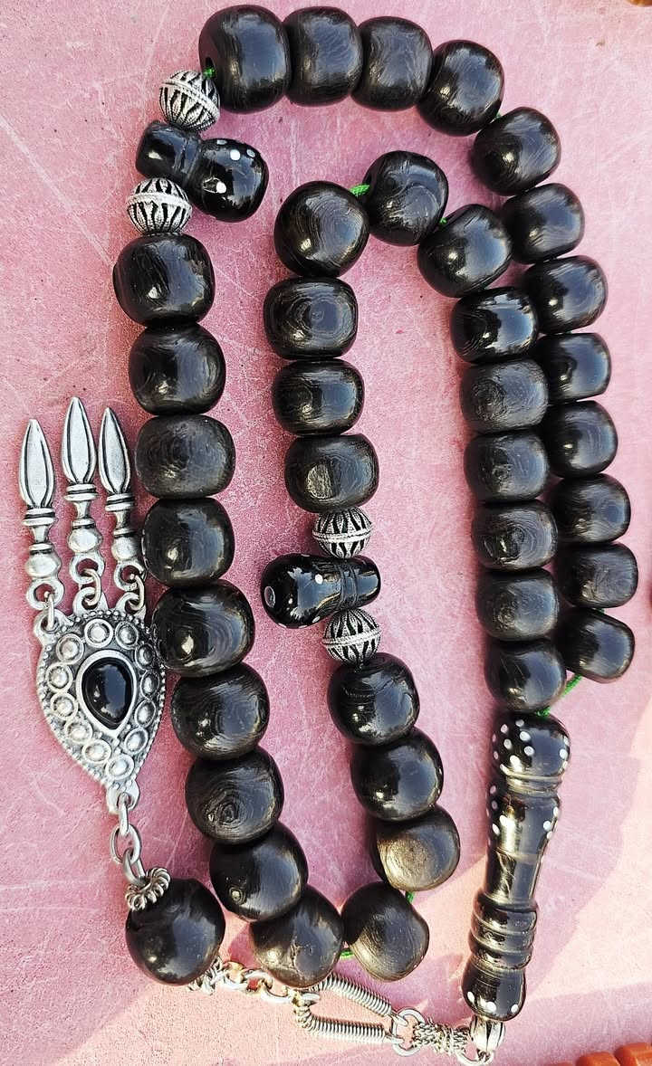 مسباح حجازي انتيك نضافه عاليه مكاوي قديم ٣٨حبه وزن ١١٥غرام  محموله انتيك


**إذا كنت صاحب هذا الإعلان وتريد حذفه لأي سبب، رجاءا أرسل رسالة إلى الدعم الفني**