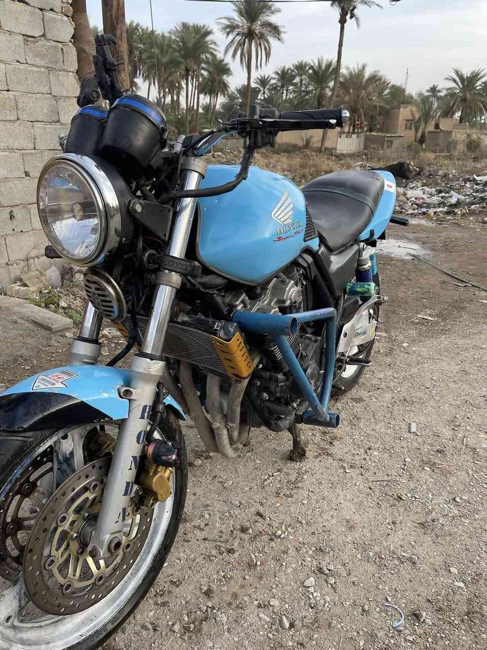 سلام عليكم للبيع دراجه سيبي فور محرك 400ccولف(16)السعر خاص او الاتصال على رقم ***********
