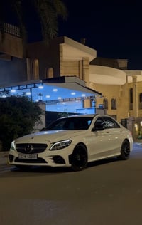 للبيع او مراوس بتسلا y او 3 🚘 مرسديس C300 موديل 2018 ⚪️ لون أبيض لؤلؤي...