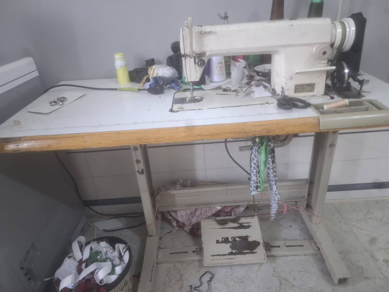مكينه صناعيه للبيع شغاله كامله مابيها اي نقص المكان منصورية الجبل
***********
