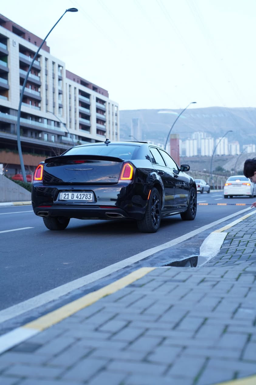 بسم الله اوباما 300 Limited فول مواصفات 2023 
رقم سليمانية 
ماشية 27 الف ميل 
وارد كندي السياره بدون تبديل بدون صبغ  ،،،،فقط يوجد بارد بحافة البنيد  

مواصفات 
عداد 260 
بنوراما 
تشغيل عن بعد 
رادار امامي وجانبي تفاعلي 
تحديد سرعه 
كشنات الامامية تدفئه تبريد 
كشنات الخلفية تدفئه 
تدفئة سكان 
حساسات امامية وخلفية 
سماعات عدد 8 ودامام من ماركه الباين 
تحديد مسار 
لايتات متحركه 
هيتر بالمرأة 

العنوان سليمانية 

الرقم  ***********

السعر 325 $بي مجال
