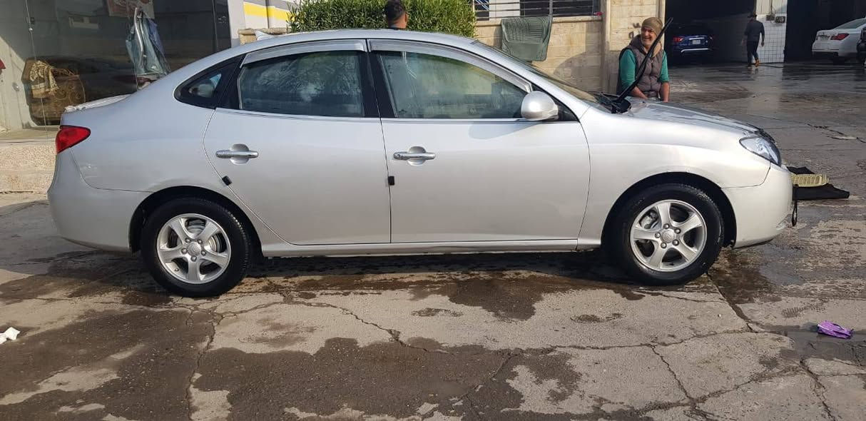 سلايت تحكم وتنته
طخم أمامي وخلفي مع الدبلات كلو جديد طخم تايرات جديد 
دوشمه جديد 
جملغ أمامي مطوز فقط 
وبيها طخه من ورأى 
رقم أربيل جديد 
السعر 120
رقم تليفون 
***********
