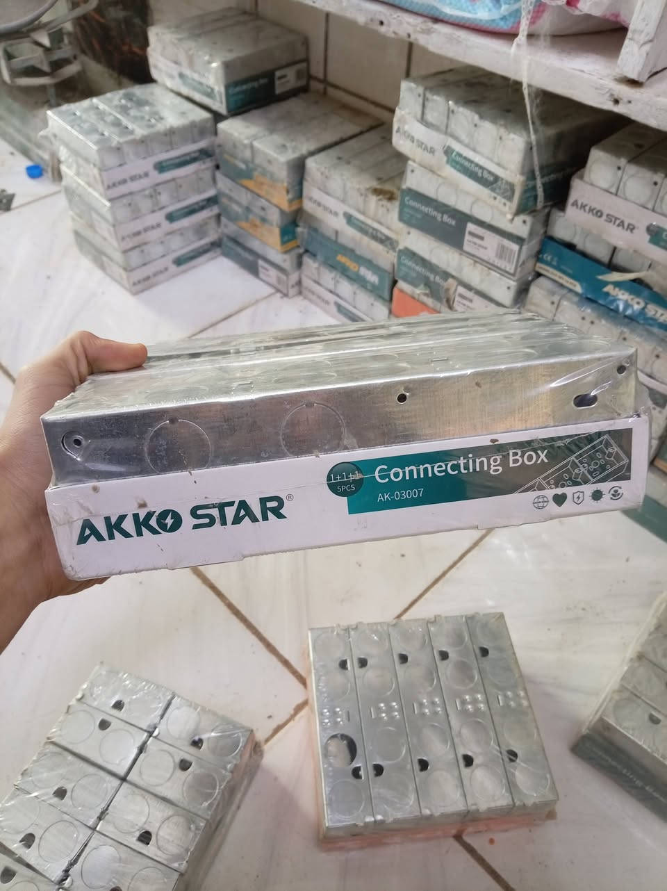 السلام عليكم بوكسات تاسيس دفن  ثلاثي ++ثنأئي++ و تك سعر الكارتون 1.500 الف ونص الثقيل الثقيل  نوعيه ممتازه  
*********** لتواصل
