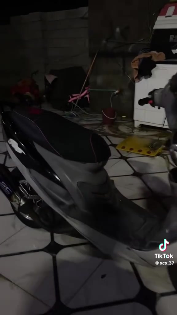 سلام عليكم دراجه ماكس قجمه للبيع جاهزه نهضه ومعدل مفتوحه مره وحده دراجه جديده كلش سعره ٥٥٠وبيها مجال مكاني القرنه الثغر رقمي ***********
