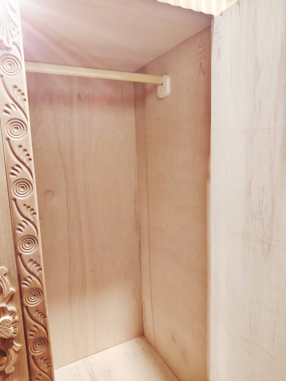 السلام عليكم✋ للمعلومه شغل توصي ثقيل مو سوكي 
كنتور 3 أبواب شغل درجه اولى توصي 5ملم نقش زان فصال مو سوكي🎟️ السعر عرض خاص بس ٢٧٠ 
للاستفسار وتساب *********** مباشر ***********🎟️🇮🇶✅
ومستعدون لشراء الغرف النوم المستعمله و الكناتير 💯
