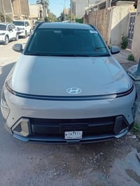 كونا موديل ٢٠٢٤ لون اسمنتي  بدون رقم  مواصفات Sel مكينة ٢٠٠٠  كرسي كهر...