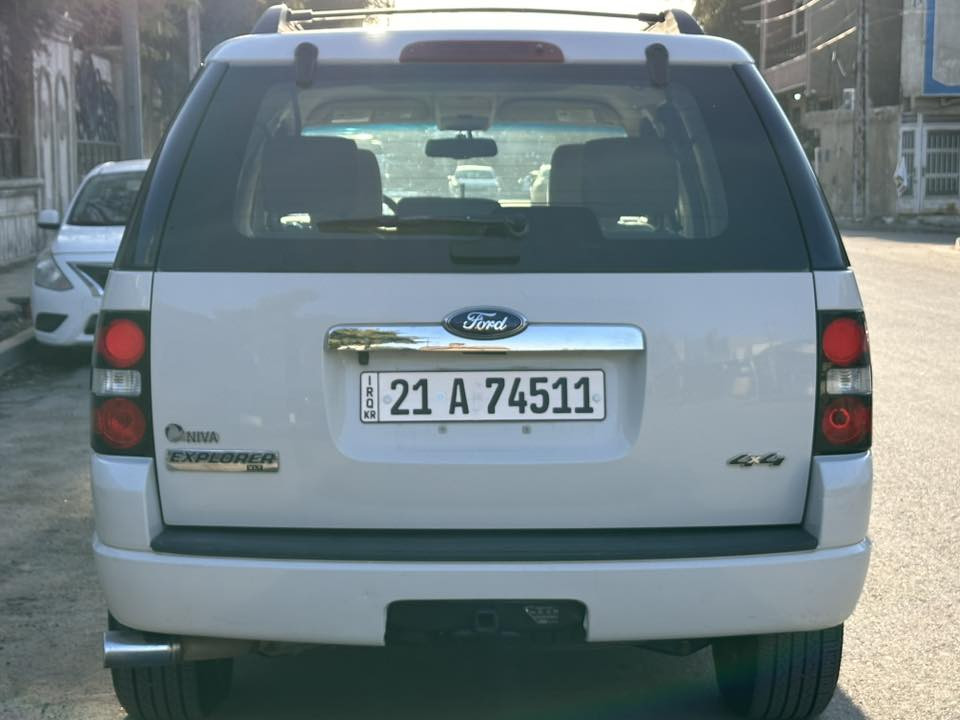 السلام عليكم
فورد اكسبلور ٢٠١٠  خليجي شركة نيفا سيارة جديدة جدا 
بدون صبغ ولاتبديل بلاديه 
محرك ٤٠٠٠
سبعة راكب 
السيارة محرك وكير وجدد 
تخم تاير جديد
صدر جديد امامي خلفي 
بدون اي نقص 
السيارة باسمي وباي وقت حاضر للنحويل السعر ١٢٨ ورقه 
وبيهة مجال ان شاءالله للاستفسار
***********
