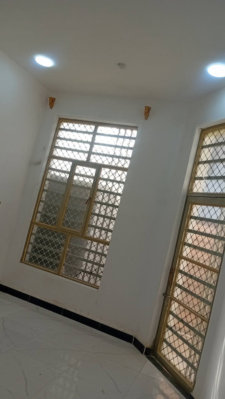 مشتمل ١٠٠ متر للبيع في شارع الجوبه قرب المدرسه الصينيه لاستفسار الاتصال
***********
***********
