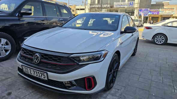 جيتا 2024 امريكي ماشيه 21 نسخه 40 سرعتها 320
رقم بغداد جديد بسمي 
كير محرك مكفول محرك 2000 تيربو  تخم تاير تبريد ثلج صدرها جديد بيها 3 قطع صبغ مثل ما موضح حادثها ويا صور 
بجم بلادي بدون ارباك السعر 165 بيها مجال للشراي 
الاستفسار *********** 
مكاني بغداد السيديه
