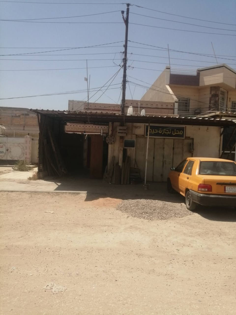 بيت معروض للبيع 100 متر مربع براني وغرفتين وصاله ومطبخ وصحيات حي الجزائر نهايت شارع الضغط بالاستداره الاخيره بنفس الاستداره للأستفسار عل الخاص أو *********** *********** ديوانيه
