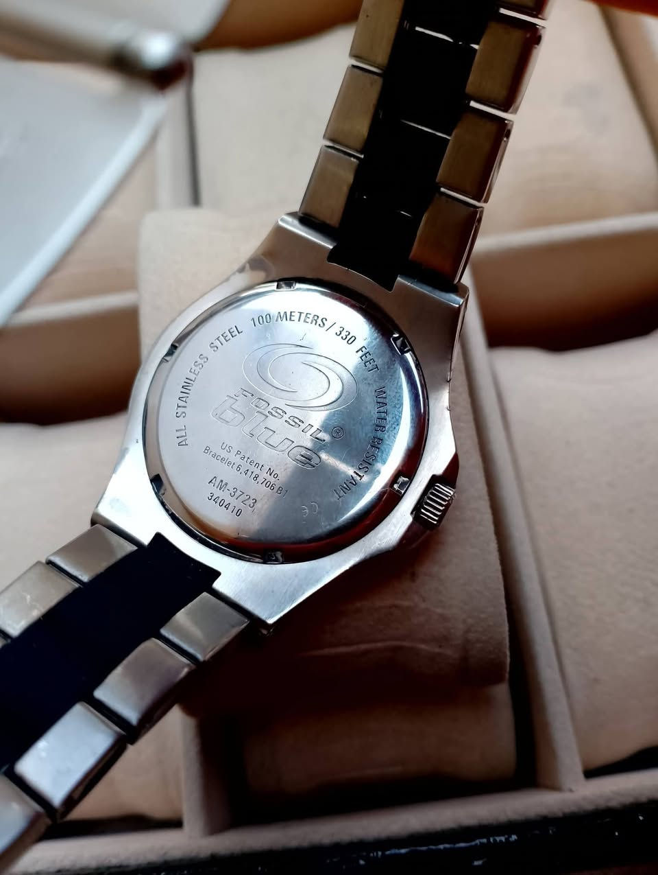 بسم الله الرحمن الرحيم 
تحيه طيبه للجميع ♥️ 
للبيع ساعه فوسيل 
مكينه ياباني اصلي 
سير سل ستيل اصلي 
نافذه لعرض التاريخ 
مكينه بطاريه 
السعر 45 الف 💵💵 
العنوان بغداد الدورة 
يوجد توصيل إلى جميع محافظات العراق وبغداد أيضاً 
للحجز والاستفسار المراسله على الخاص او على الرقم 
ه‍ *********** ☎️ متوفر واتساب
