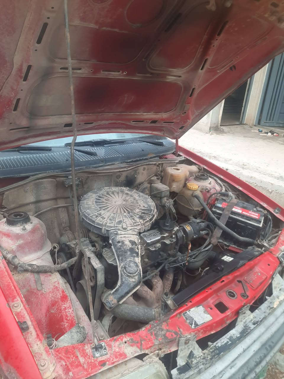 يوجد سياره كاديت لون احمر لبيع السعر مليونين
***********
