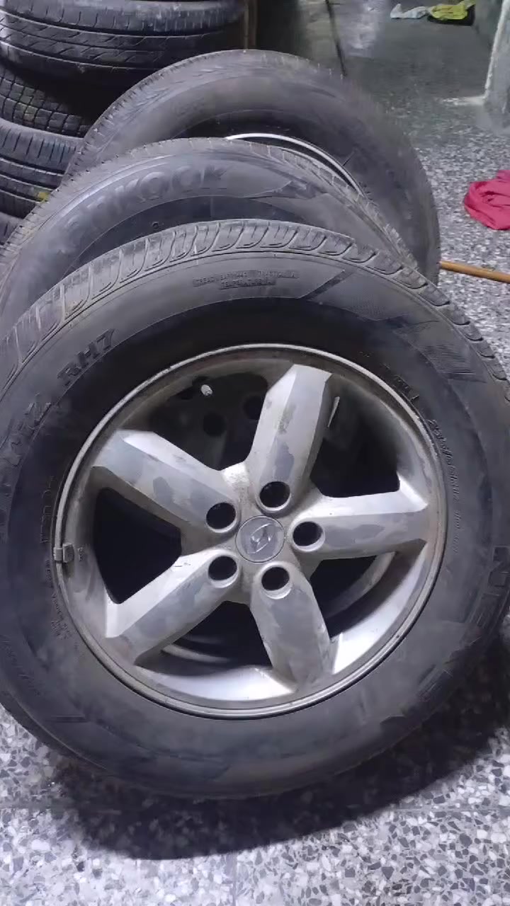 السلام عليكم تاير كوري هو وويله سنتافيا شراي يتصل سعر مناسب تاير جديد ما ماشي مال حاه***********
