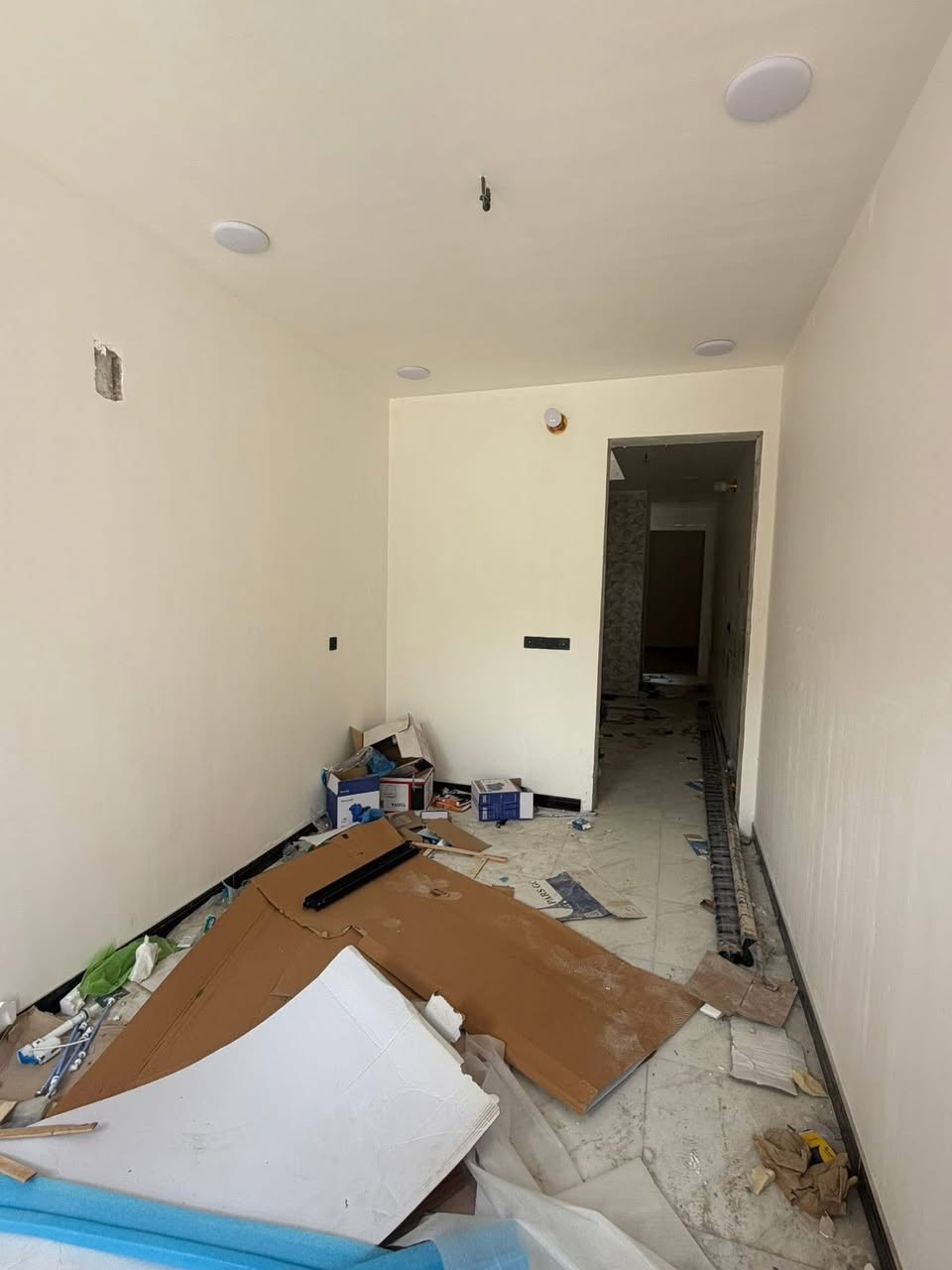 مشتمل للبيع الشعب شارع عدن. خلف الدفاع المدني
٦٥ متر واجهه ٣ وربع نزال ٢٠ جديد باقي ١٠ ايام يكمل

استقبال وخدمات ومطبخ وغرفه نوم وصاله 

الطابق الثاني غرفتين نوم وخدمات  السعر ١٦٠ وبي مجال

معروض بمكتب الكناني  /// ***********  

عنوان المكتب شارع عدن قرب جاتو باريس
