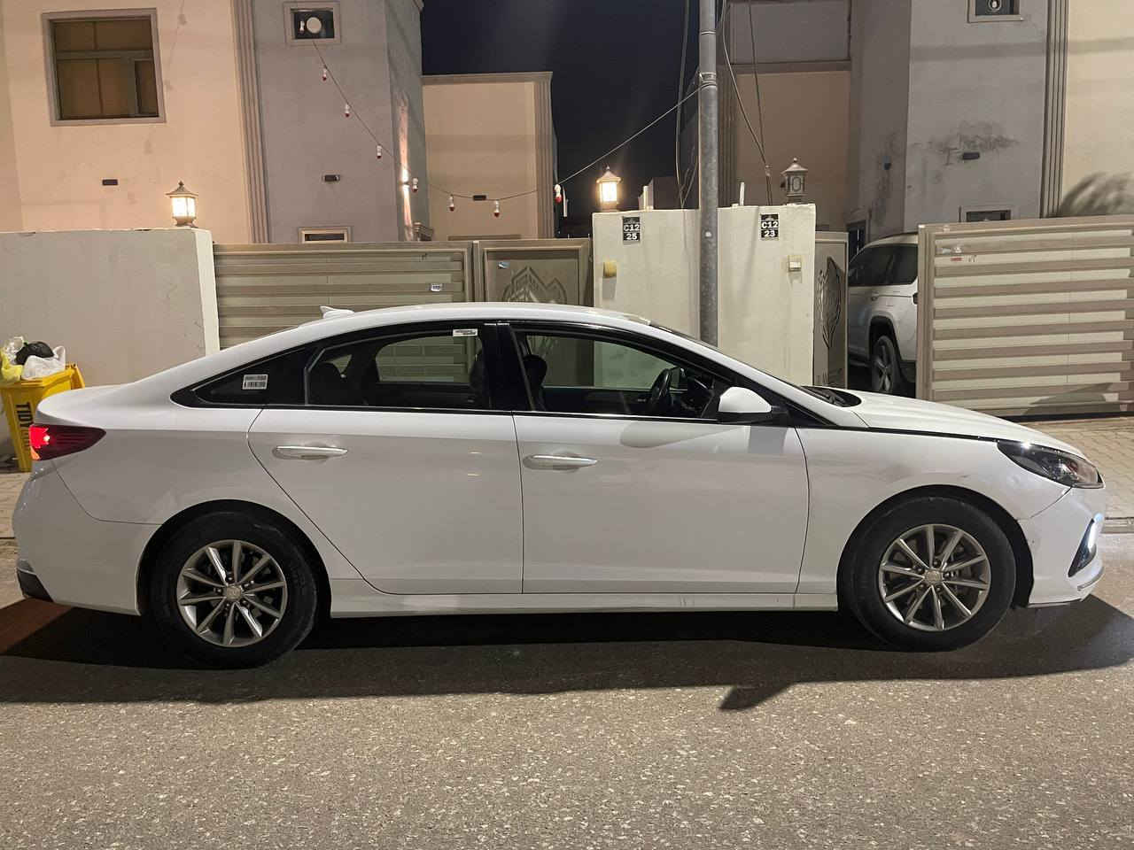 هيونداي سونتا 2019 وارد امريكي عداد 99 الف ميل مكينه وكير مكفول تدفئة تبريد مكفول حداديه وكهربائيات مكفول السياره وجاهزه بأسمي هزه وسنويه جديده  لل 2031 السياره بيها جاملغين واحد صبغ وواحد مبدل وبيها بنيد وباب السائق فقط فابلون ناعم شفاف يعني مكفول مكاني نجف حي النداء للأتصال ***********
السعر 140 وبيها مجال النجف, العراق
