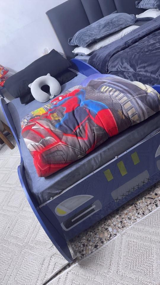 جهاز جري يتحمل وزن 120 كيلو جديد مستخدم ساعه او ساعتين فقط السعر 170 الف وبي مجال بسيط سرير نفر شكل سياره السعر 75  وميز طعام وكراسي 2 ب75
العنوان الدوره حي الصحه 
***********
