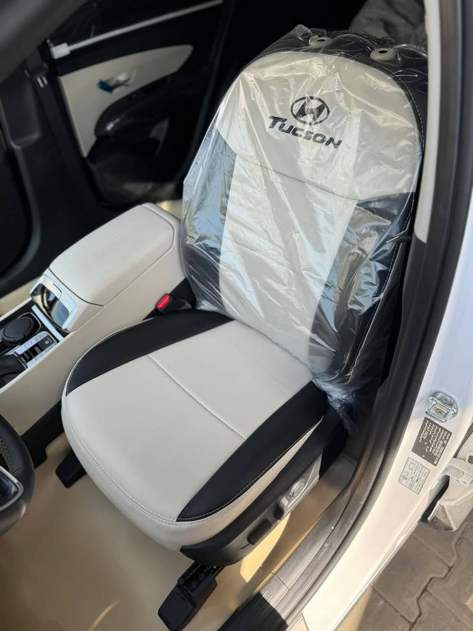 السلام عليكم دوشمه الامبار لكافة انواع السيارات تغليف الكشنات جلد ياباني اصلي بجميع الئلوان تغليف رياضي ساده بلادي ومتوفر شغل القطع وتغليف الئبواب ولئرضيات فرش جلد وعازل صوت وتغليف السقوف متوفر بجميع الئلوان العنوان الرمادي التئميم قرب مطعم حجي باسم الاستفسار ***********
